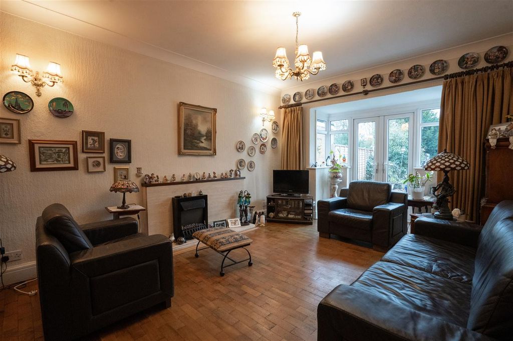 Property photo 2 of 22 Lounge