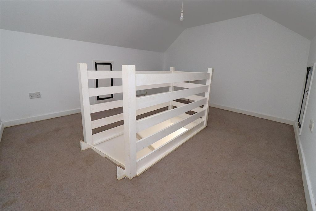 Property photo 3 of 20 Loft Room (3).Jpg
