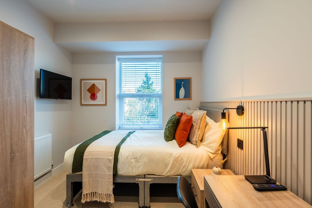 Property photo 2 of 25 Bright, Neatly Styled Bedroom With A Comfortable d...