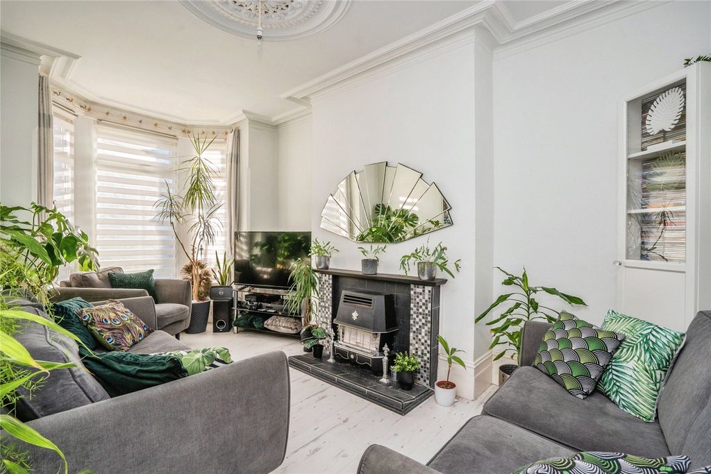 Property photo 2 of 18 Picture No. 28