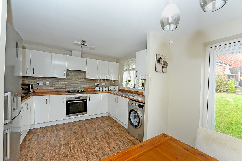 Property photo 2 of 19 Kitchen