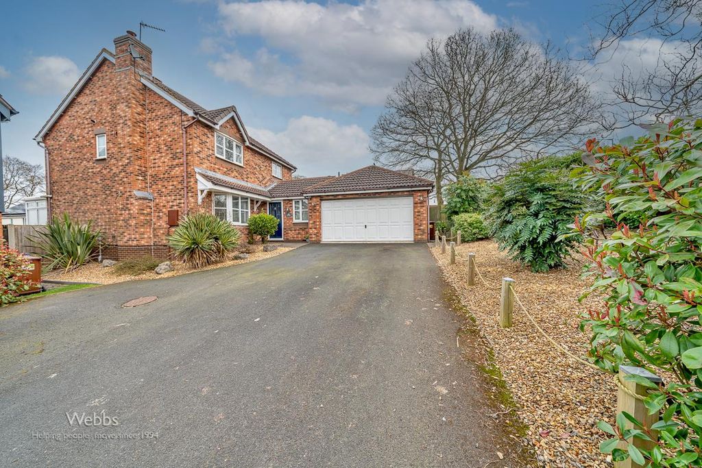 Property photo 1 of 48 Â© Webbs Estate Agents Â© (42 Of 217).Jpg