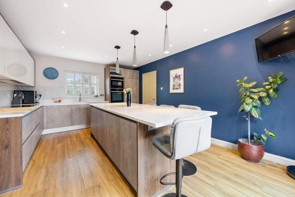 Property photo 3 of 47