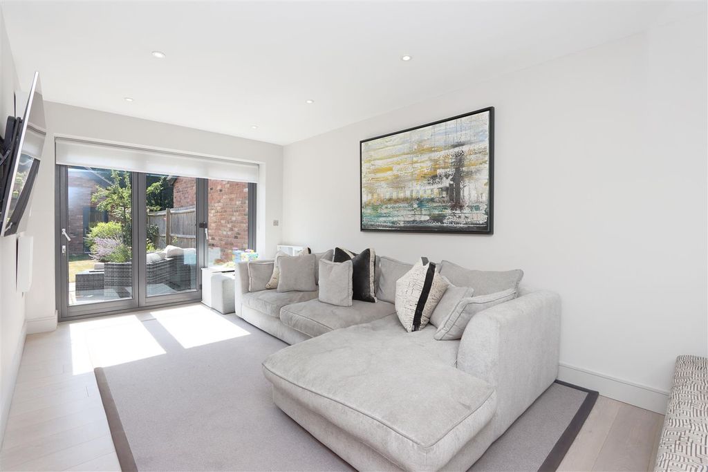 Property photo 3 of 23