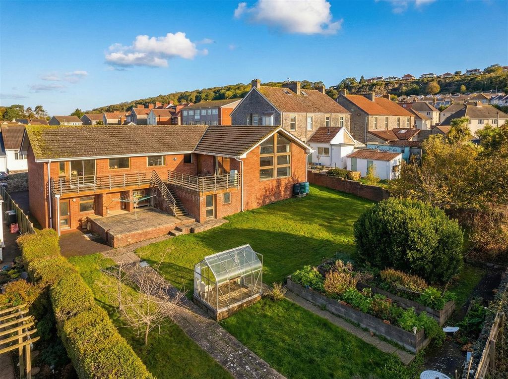 Property photo 2 of 24 Garden