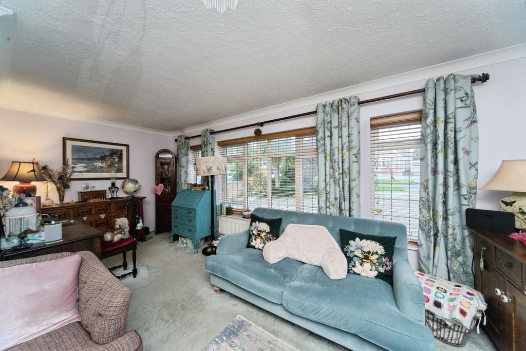 Property photo 2 of 20