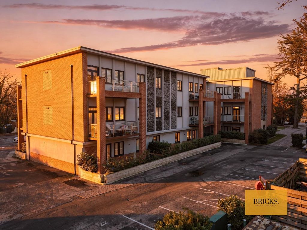 Property photo 1 of 22