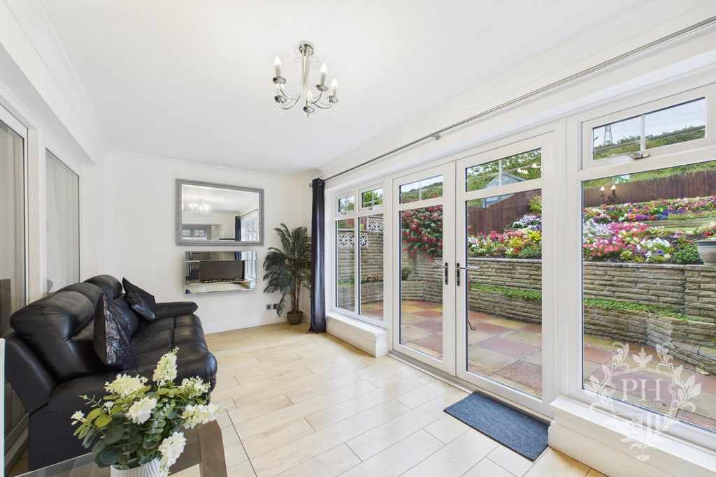 Property photo 3 of 23 Cam02002G0-Pr0185-Still003.Jpg