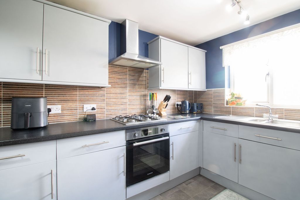 Property photo 2 of 26