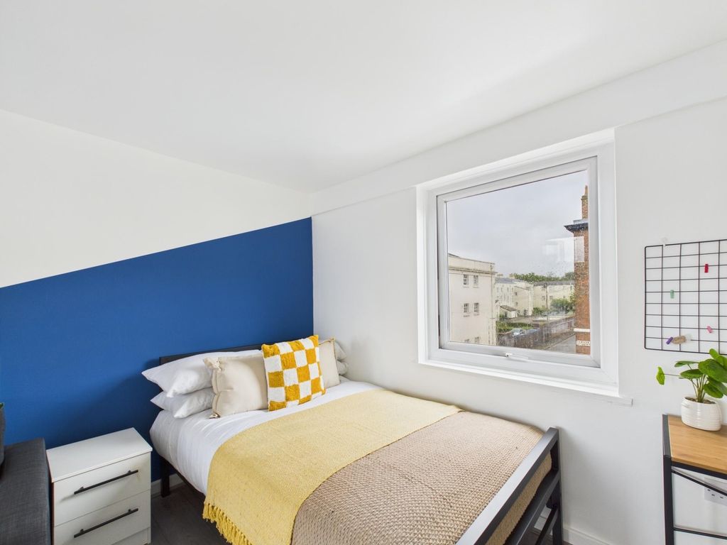 Property photo 3 of 4 Bright, Neatly Styled Bedroom With A Comfortable S...