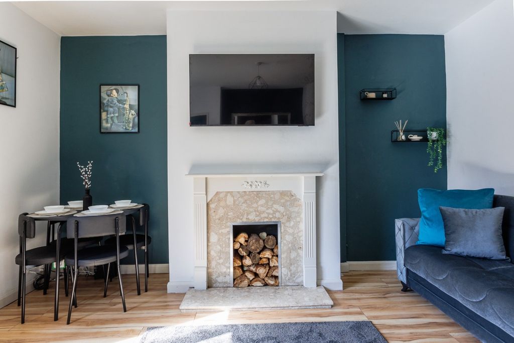 Property photo 2 of 25