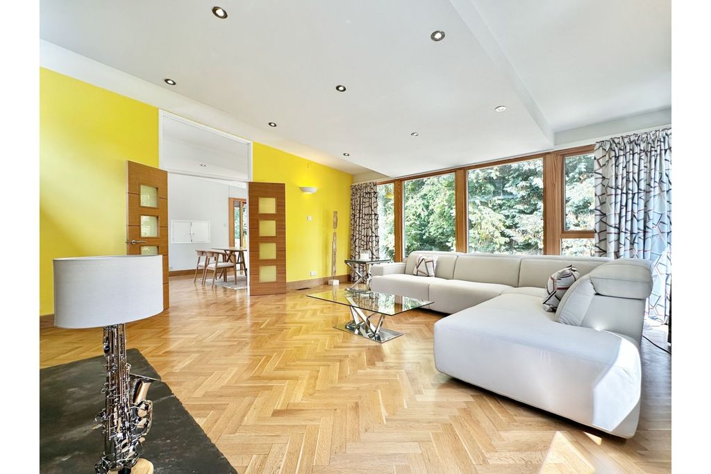 Property photo 3 of 26