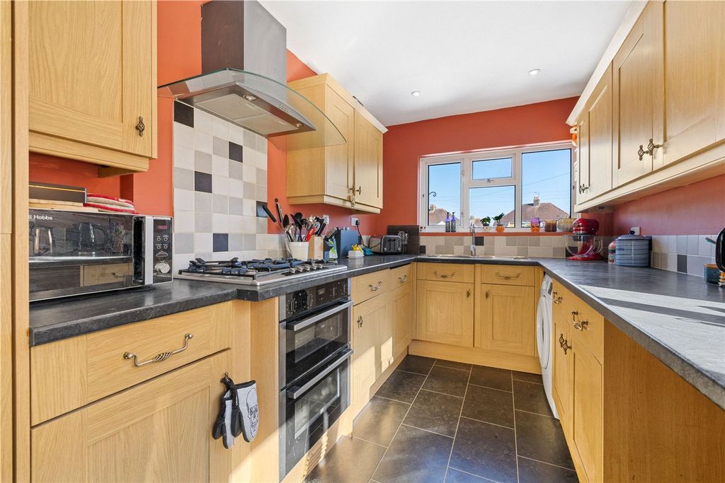 Property photo 3 of 17 Kitchen