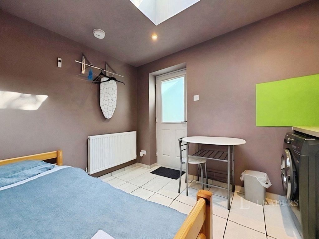 Property photo 3 of 6 Pbox-Img.Jpg