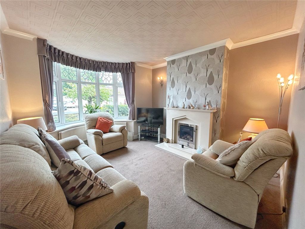 Property photo 3 of 22 Lounge