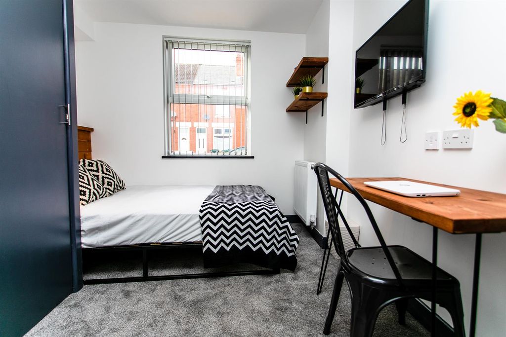 Property photo 2 of 9 52 Argyll Street-20.Jpg