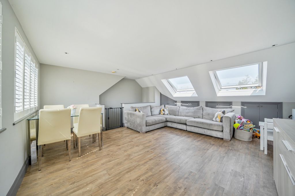 Property photo 3 of 20 1340466-9-689B3E5...