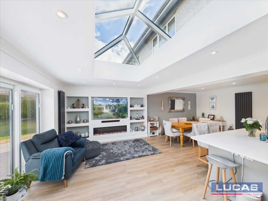 Property photo 3 of 33