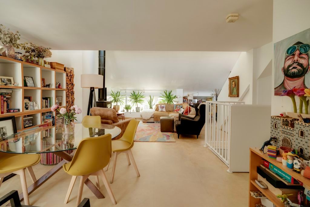 Property photo 1 of 19 Sitting/Dining Room