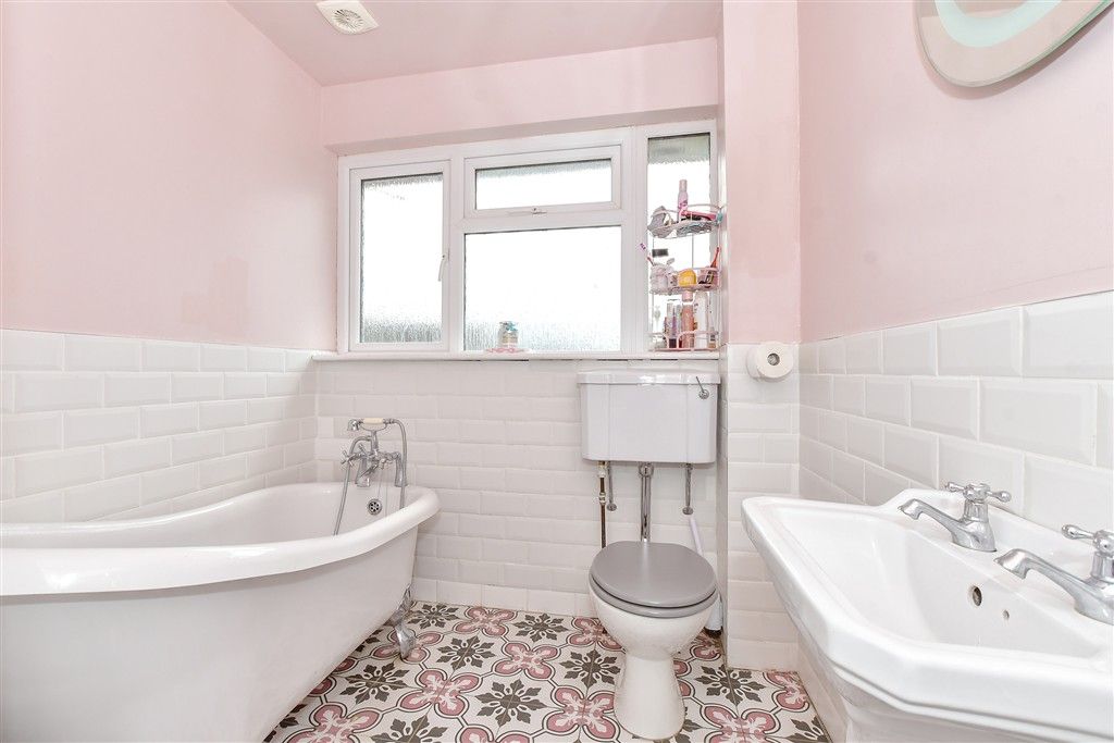Property photo 3 of 11 Bathroom