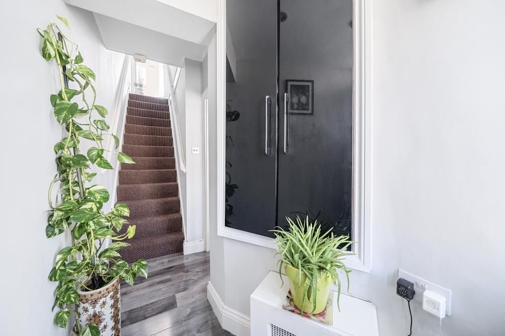 Property photo 2 of 16 Hallway