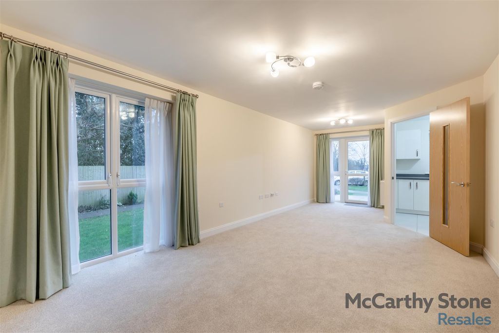 Property photo 3 of 25 8675247-Interior17.Jpg