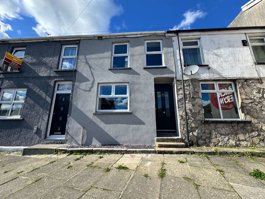 Property photo 1 of 28