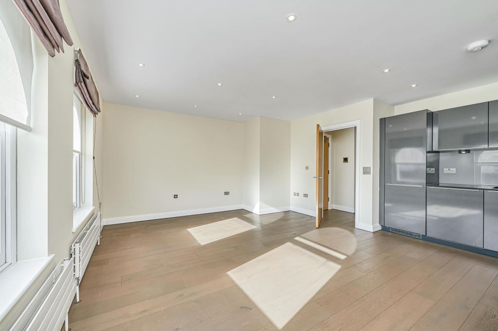 Property photo 3 of 10 Reception/ Kitchen