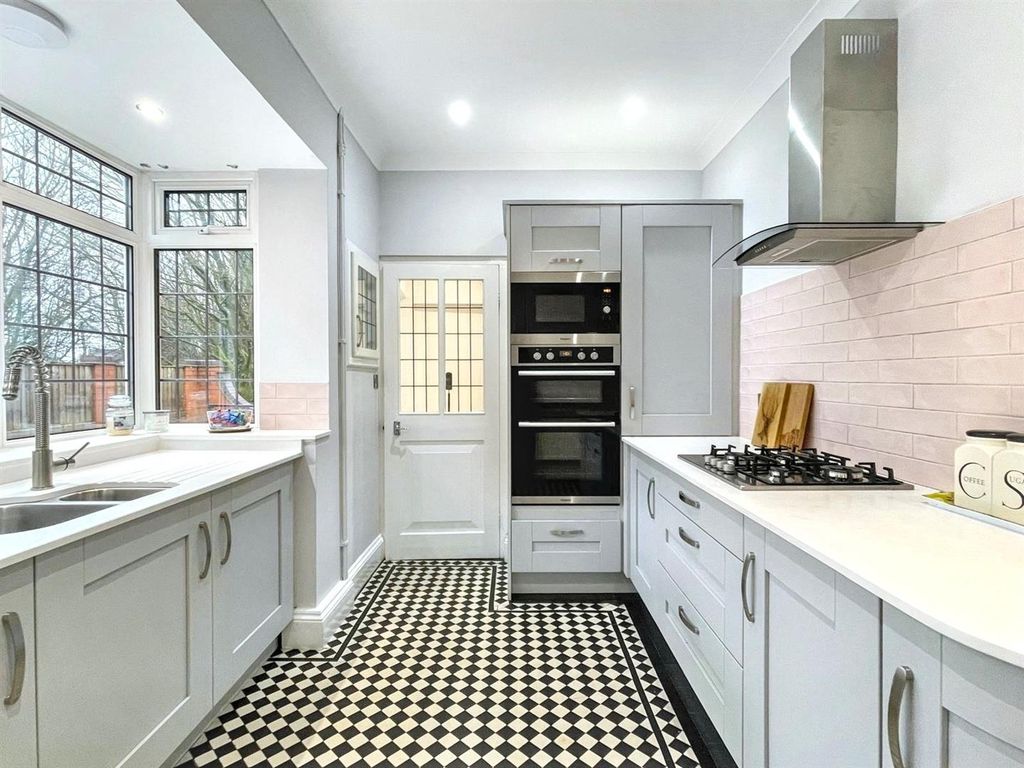 Property photo 2 of 29 Kitchen