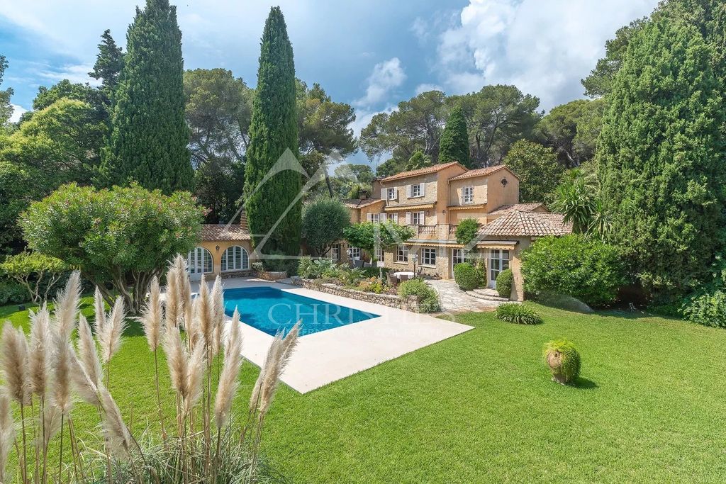 Property photo 2 of 8 Swimming Pool