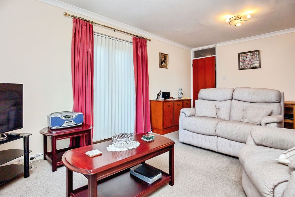 Property photo 2 of 20