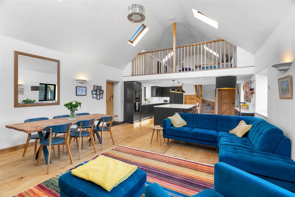 Property photo 2 of 25