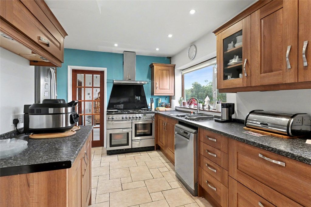 Property photo 2 of 14 Kitchen