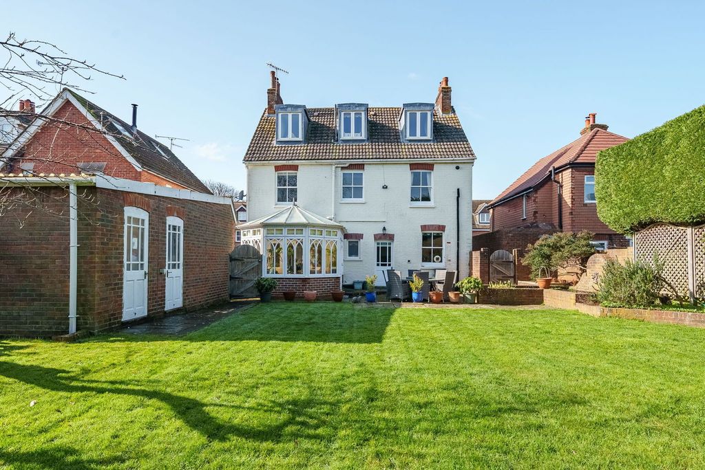 Property photo 2 of 28