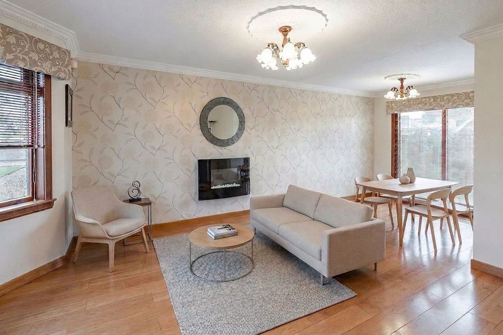Property photo 3 of 14 Living Room/Diner