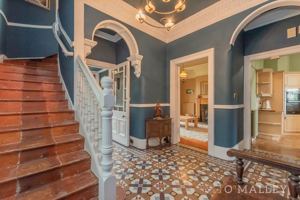 Property photo 2 of 32 Hallway