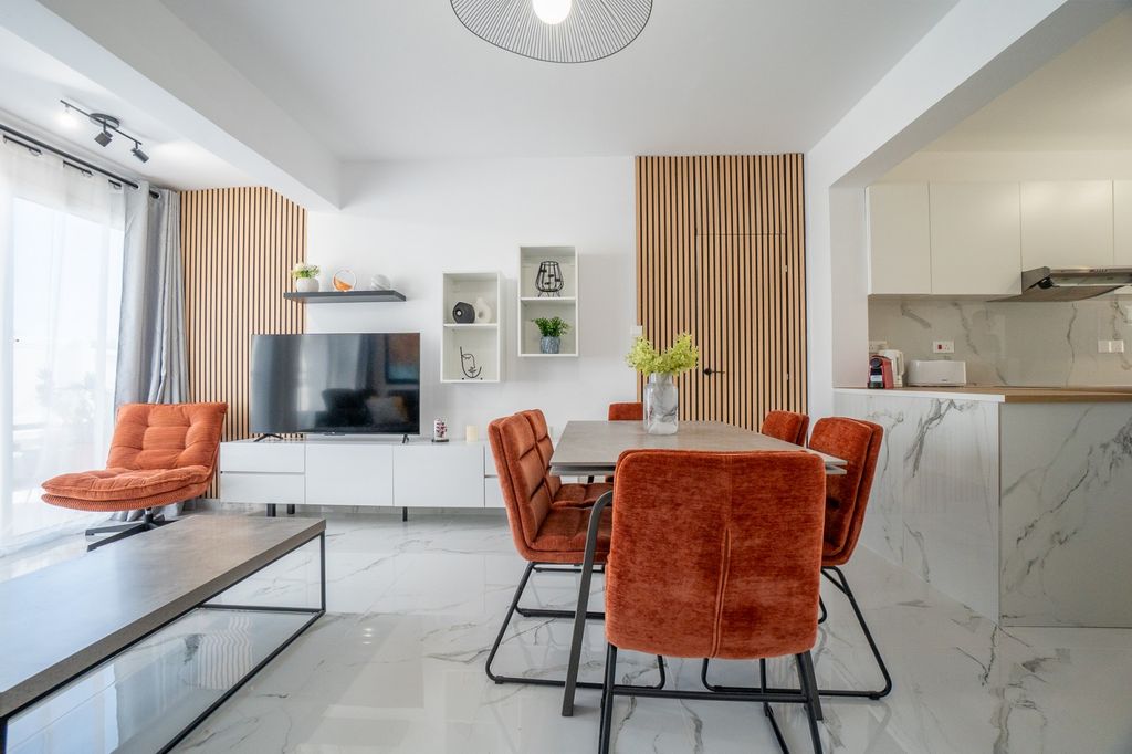 Property photo 3 of 33