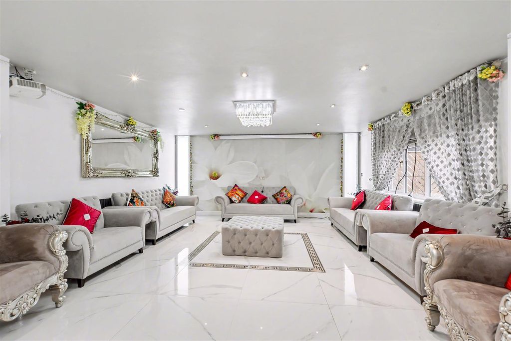 Property photo 3 of 28 Sitting Room_2.Jpeg