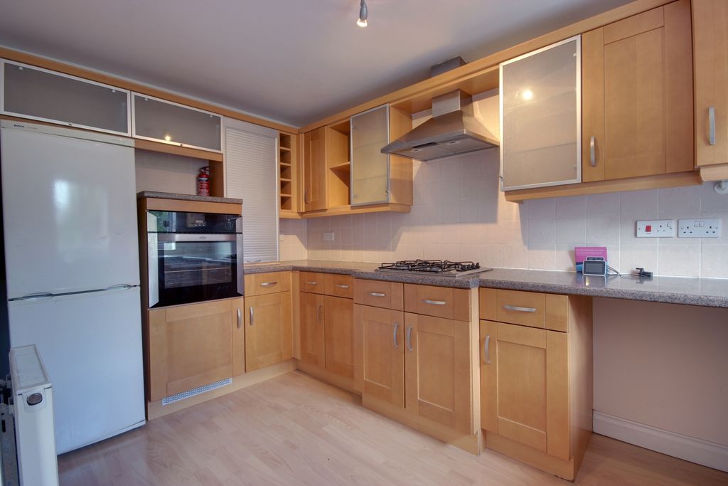 Property photo 2 of 24 1 Kit Din D