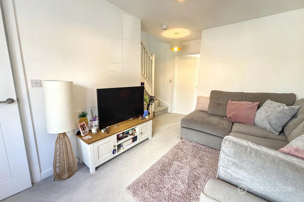Property photo 2 of 13 5292624