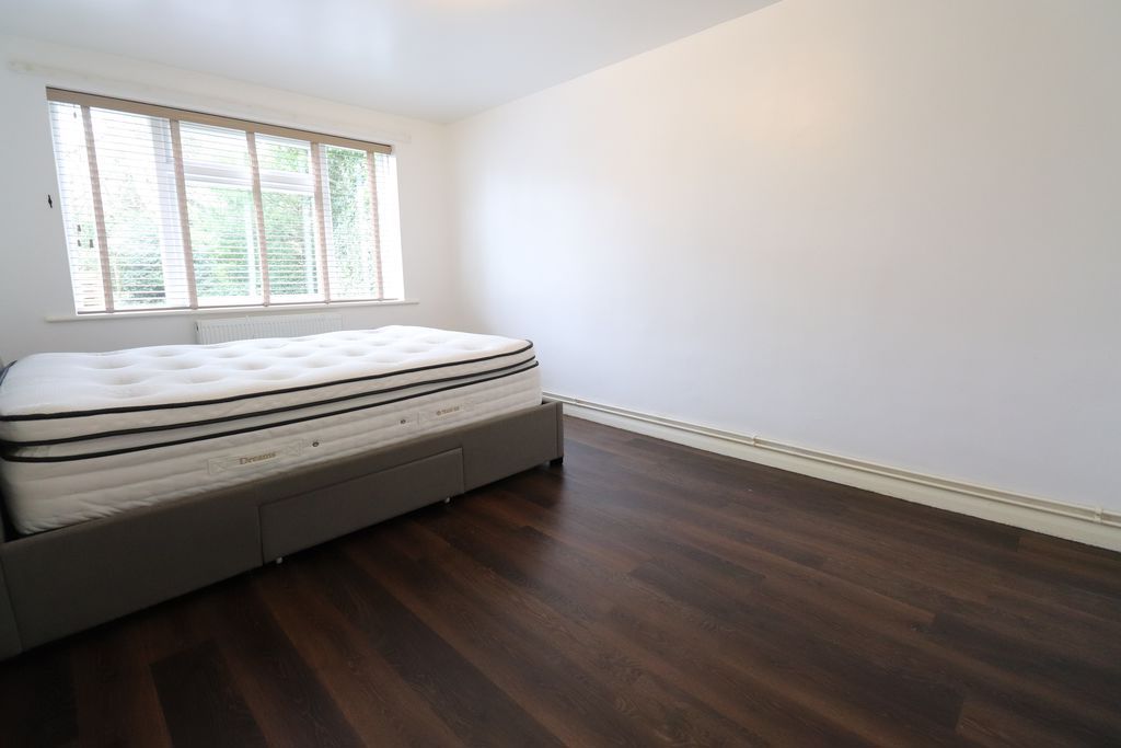 Property photo 2 of 7 Photo 3