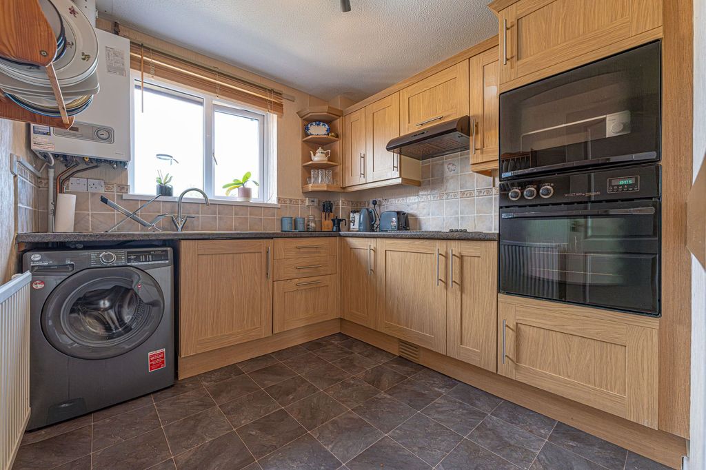 Property photo 3 of 28