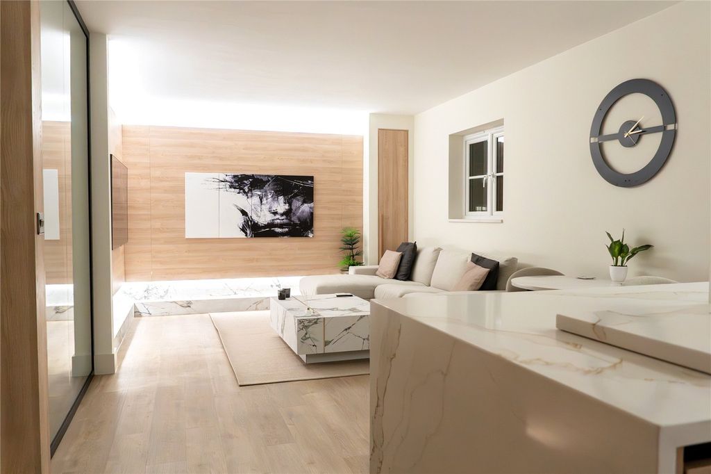 Property photo 3 of 29 Picture No. 04