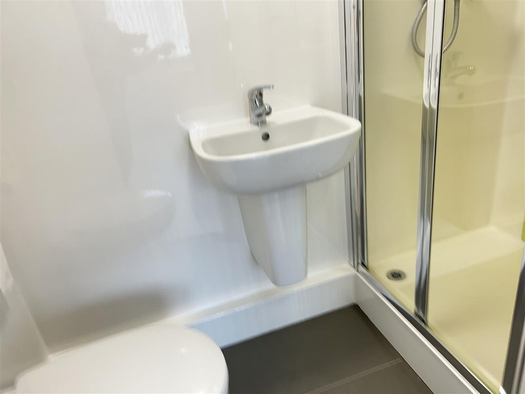 Property photo 2 of 11 Shower A.Jpg