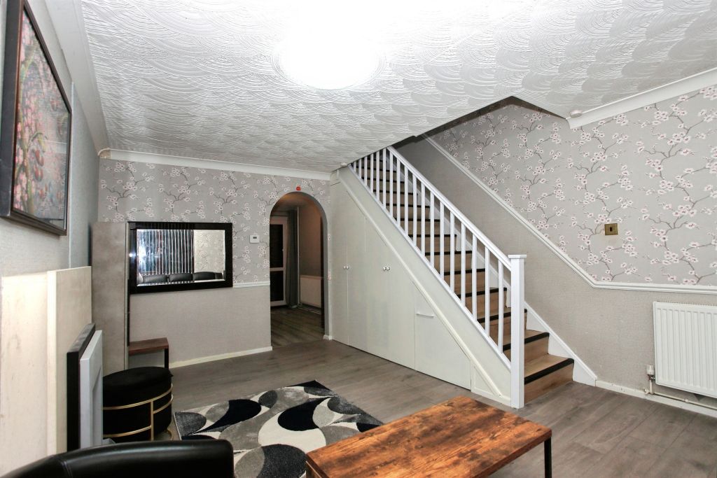 Property photo 3 of 20 Lounge