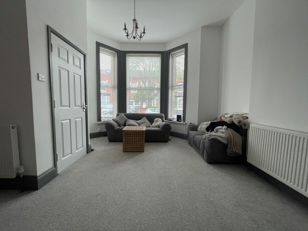Property photo 3 of 7 Living Room