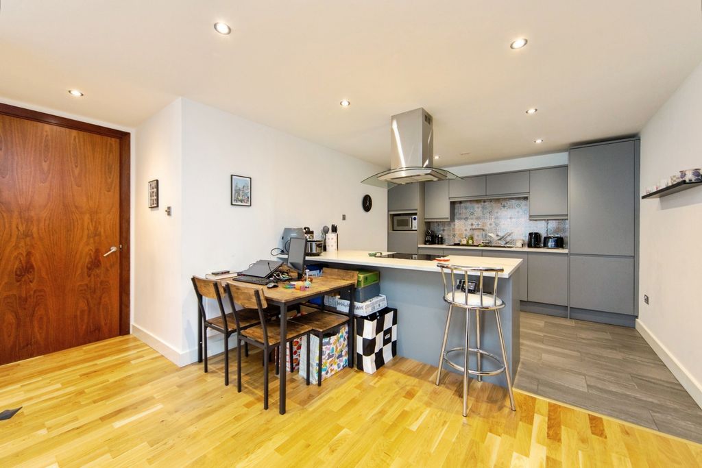 Property photo 2 of 18 Pbox-Img.Jpg