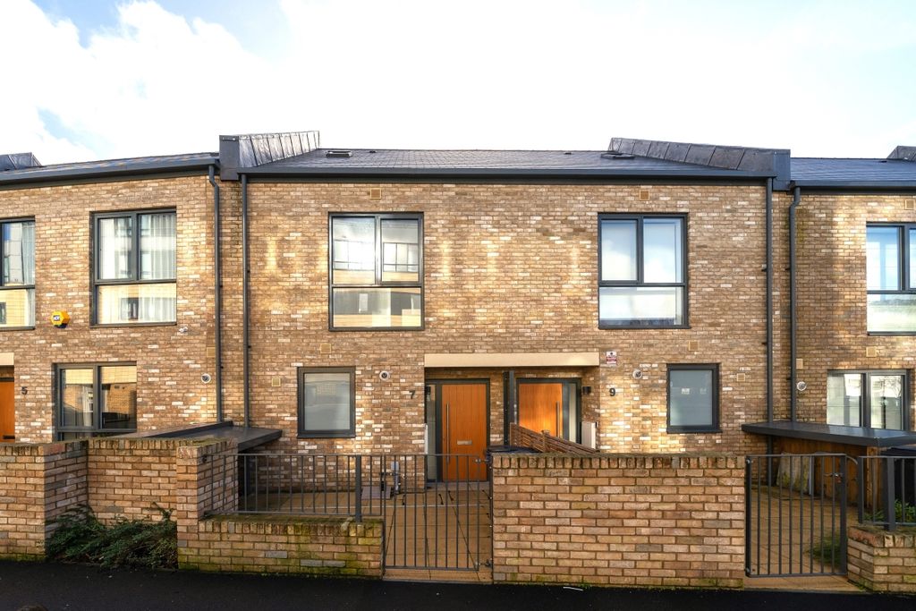 Property photo 2 of 13 1