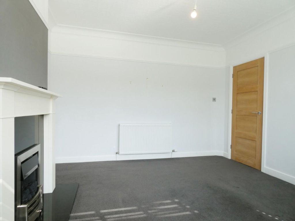 Property photo 3 of 20 Lounge