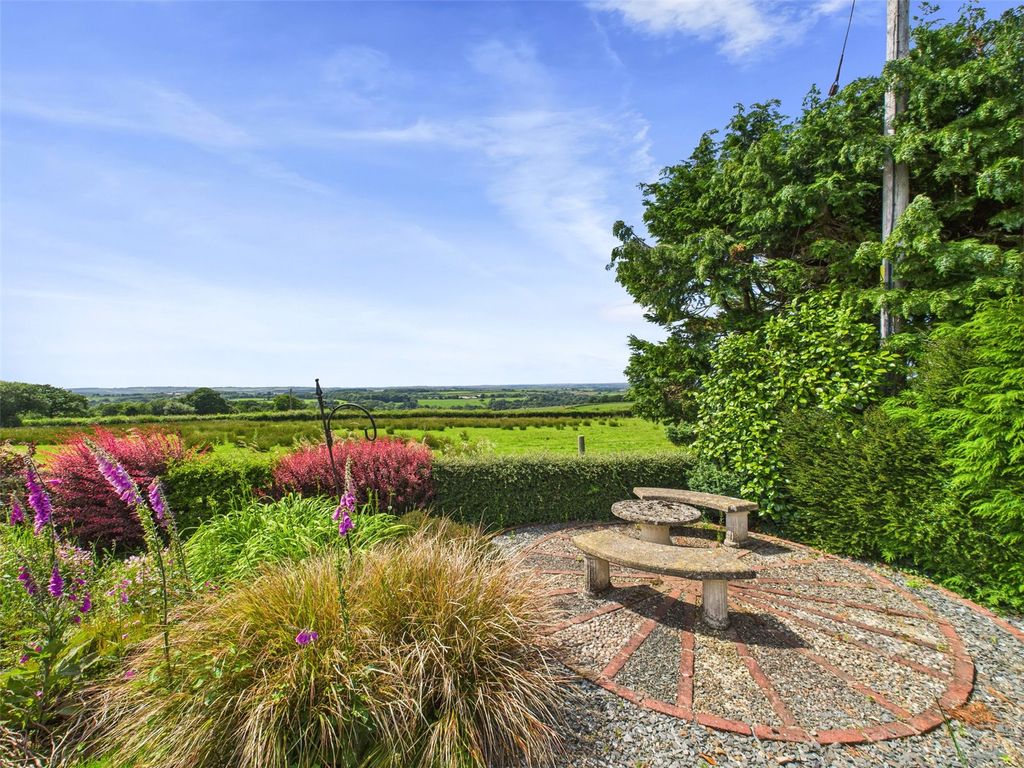 Property photo 3 of 19 Garden